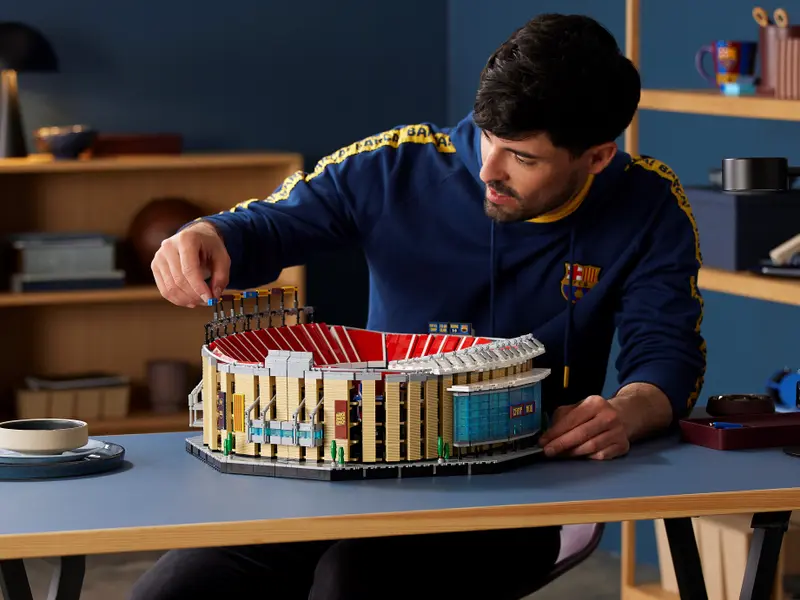 LEGO® 10284 Camp Nou – FC Barcelona - obrazek 3
