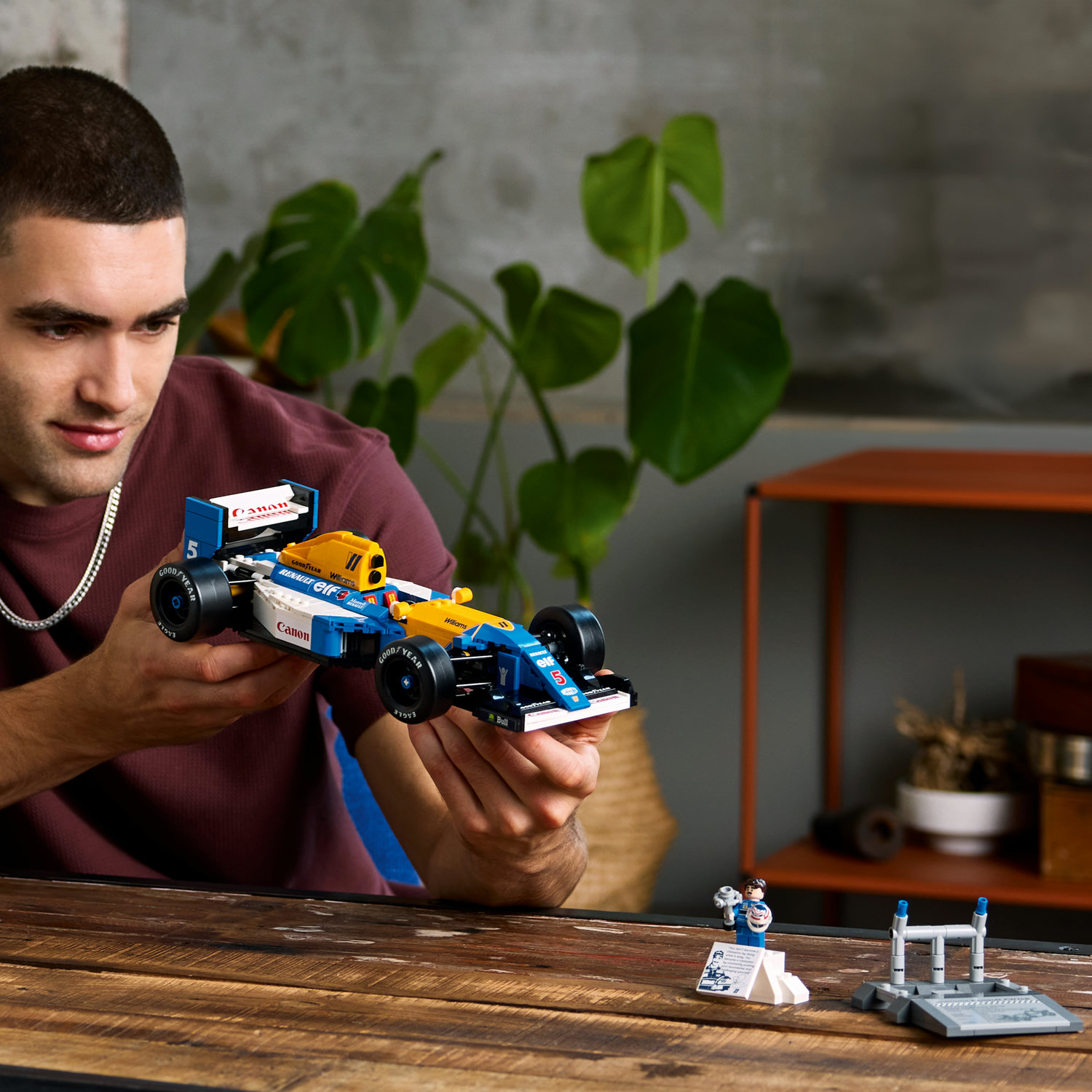 LEGO® 10353 ICONS - Williams Racing FW14B i Nigel Mansell - obrazek 3