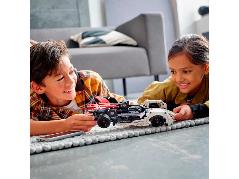 LEGO® 42137 Formula E® Porsche 99X Electric - obrazek 2